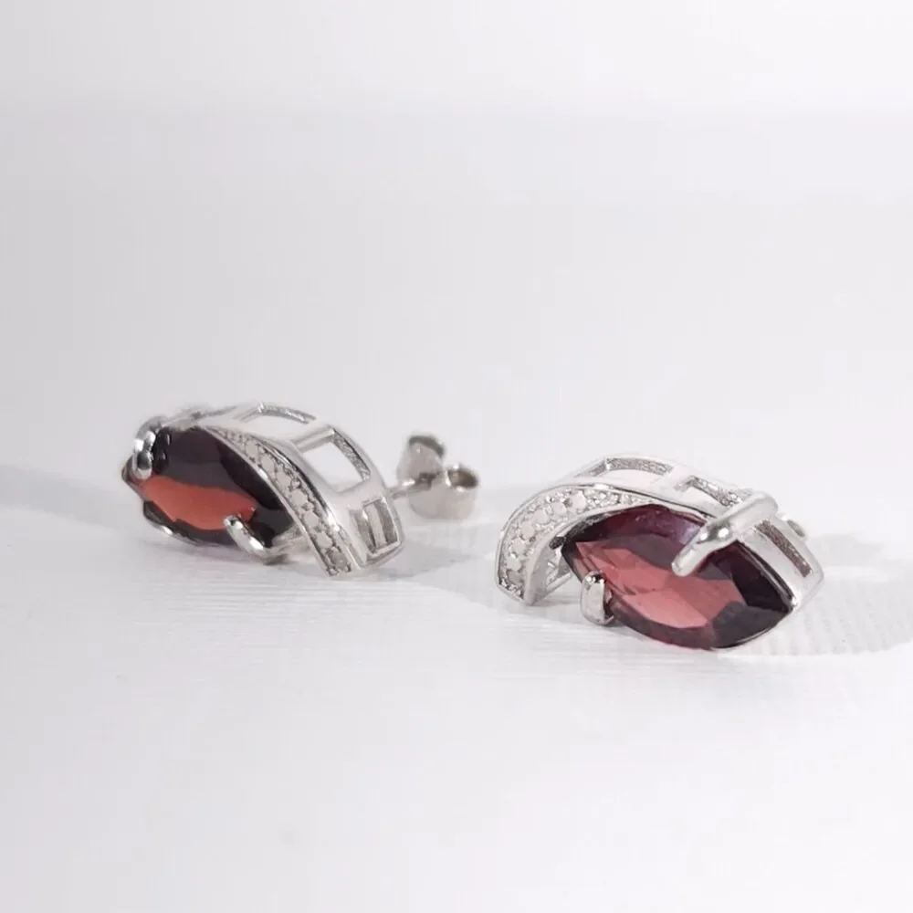 Garnet 3.4 Carats tw Earrings in Sterling Silver